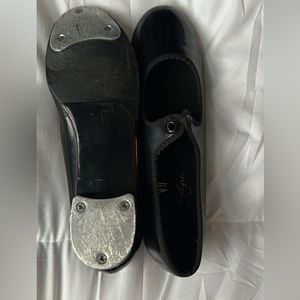 Girls Tap Shoes (missing laces)